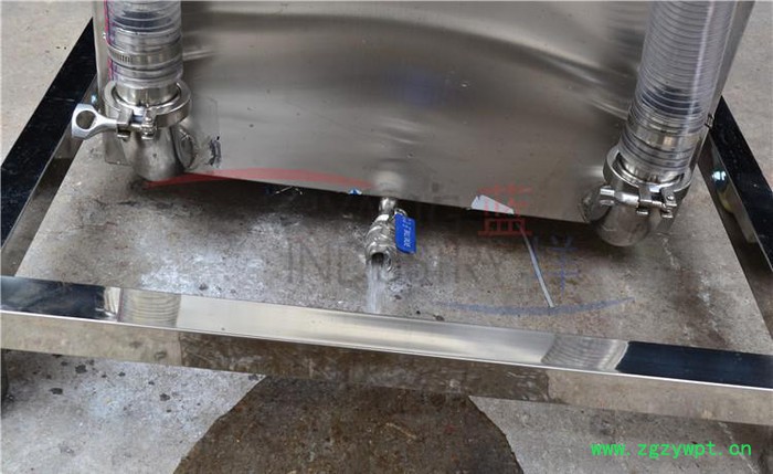 新型气动1-3L袋子灌装机，液体膏体半自动圆筒袋装灌装设备