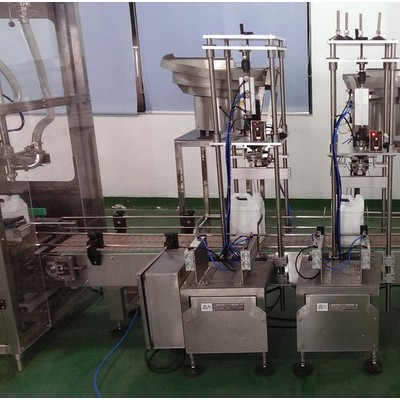 全自动称重灌装机，全自动4头20L称重式灌装机，液体肥料称重灌装生产线，20L添加剂称重灌装线,