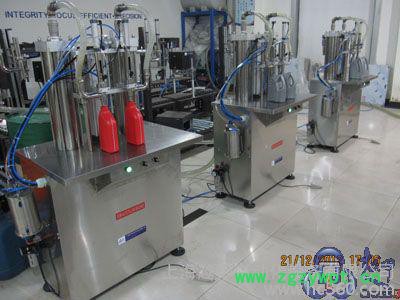 供应半自动双头液体灌装机，定量双头灌装机，定量分装机，机油分装机