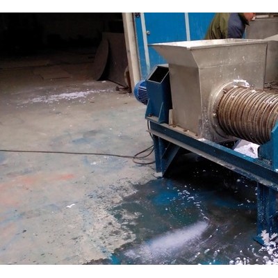 供应天众振动机械**柠檬螺旋压榨脱水机、绞股蓝、甜叶菊、白菜、乌拉草、芹菜、中药渣、菊花等的脱水